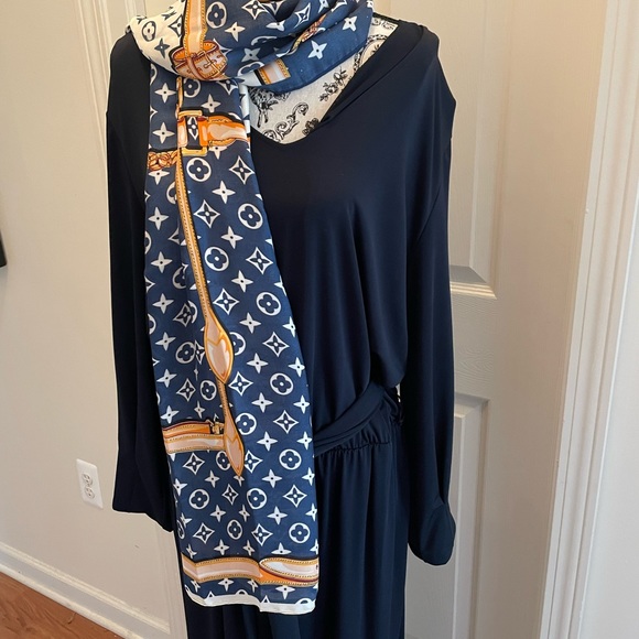 Women’s Navy & White Print Scarf - Picture 4 of 9